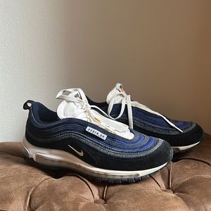 I don’t wear them. Like new. Probably worn 10 times. Running Club SE